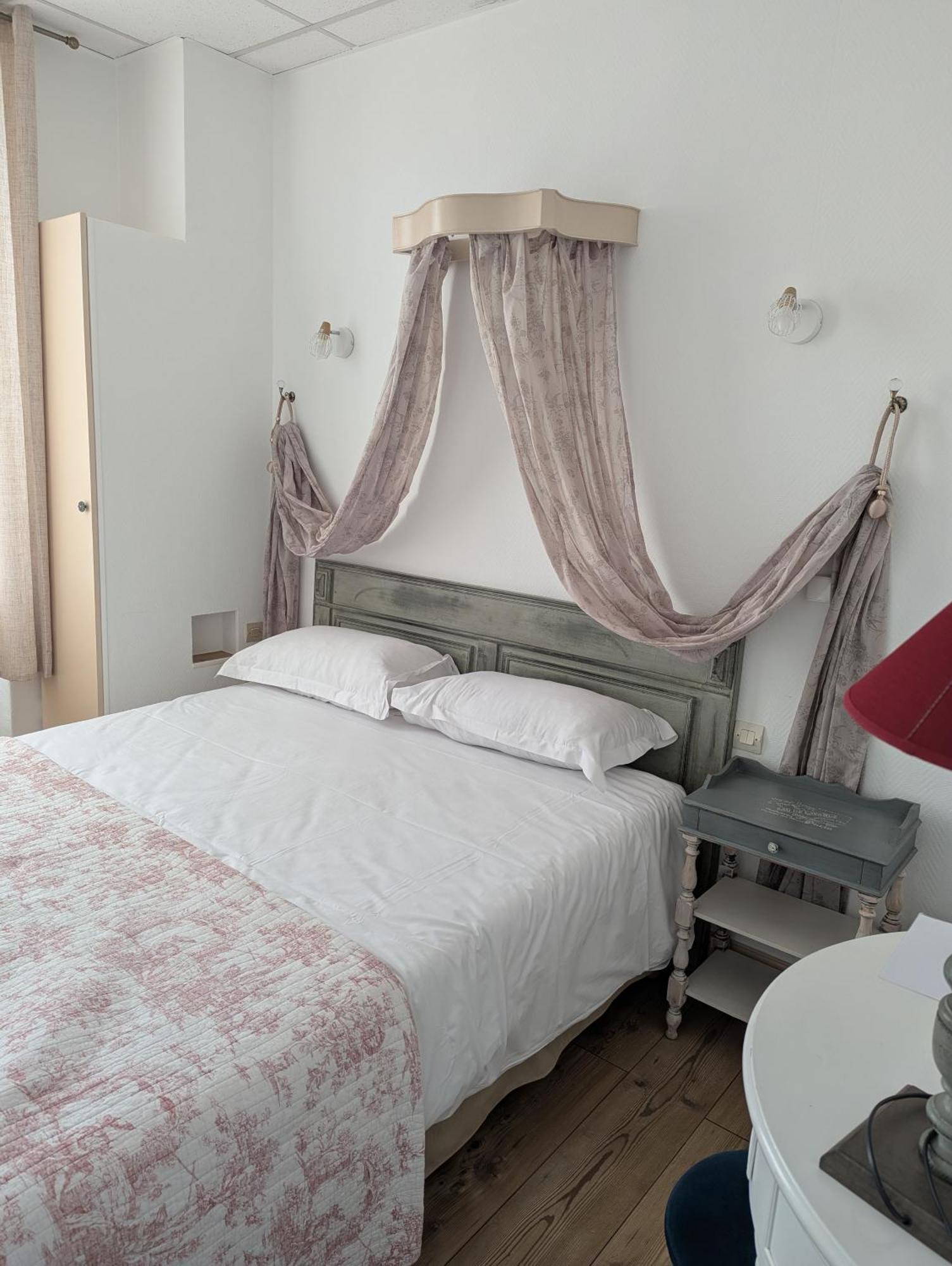 Hotel Du Parc Montélimar الغرفة الصورة